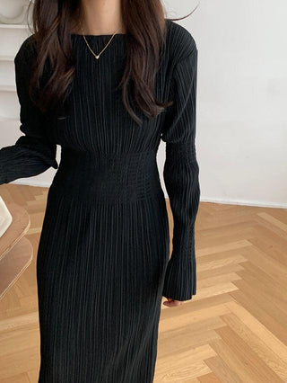 Simple Pleated Elastic Long-Sleeved Little Black Dress